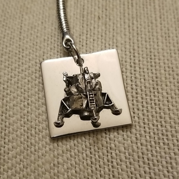 Vintage Spacecraft/Space Lab Keychain - Picture 2 of 6